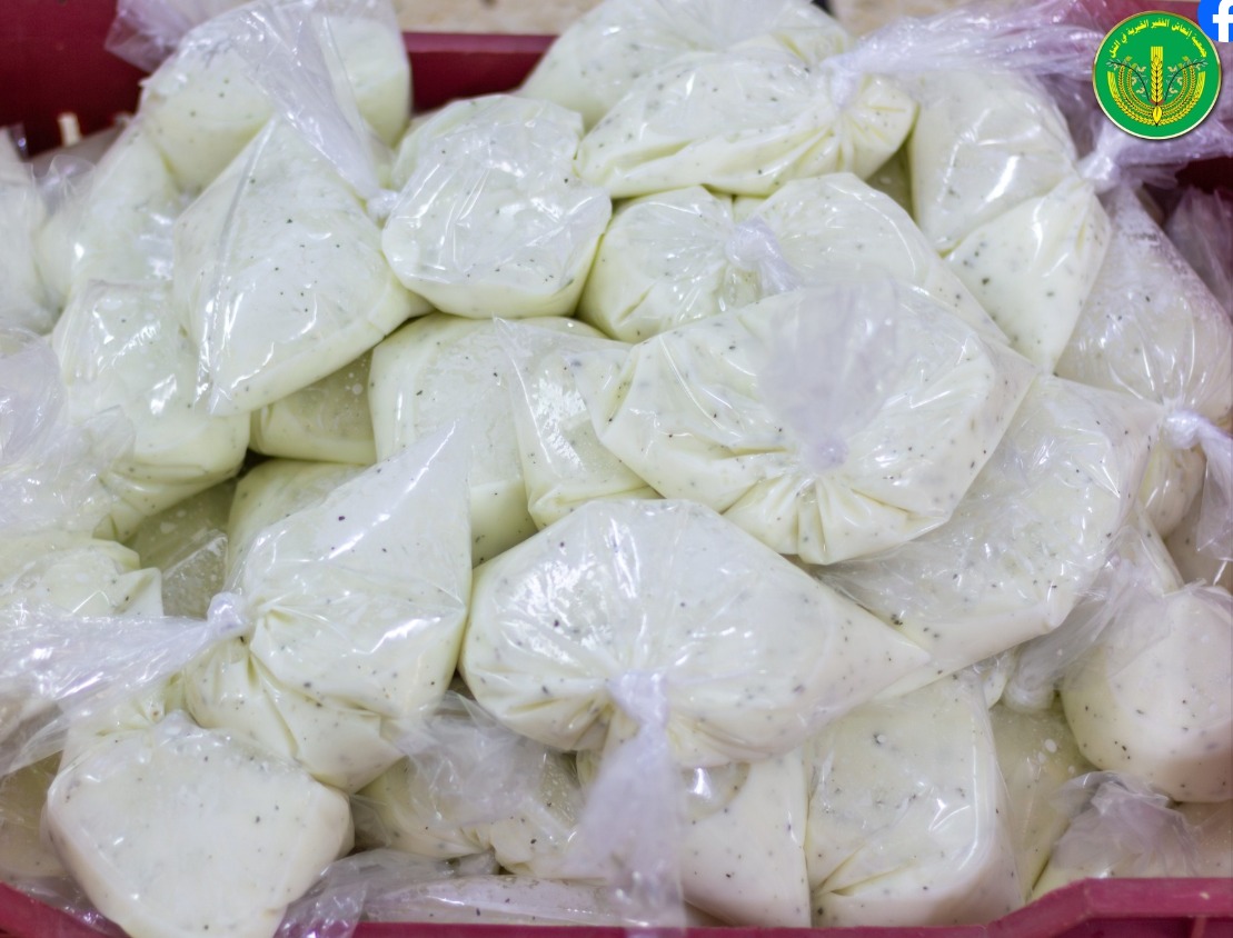 توزيع وجبات المندي على الأسر الأشد حاجة